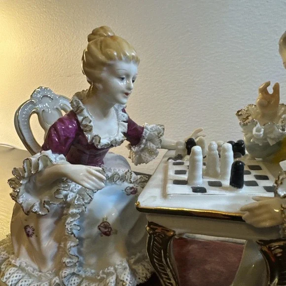 Vintage porcelain‎ lace decor  statue playing chess - Picture 3 of 13